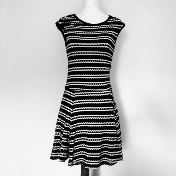EIGHT SIXTY Eyelet Skater Black & White Midi Dress - Picture 8 of 8